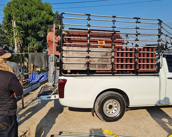 จัดส่งแบบเหล็กด้วยรถกระบะของทางร้าน